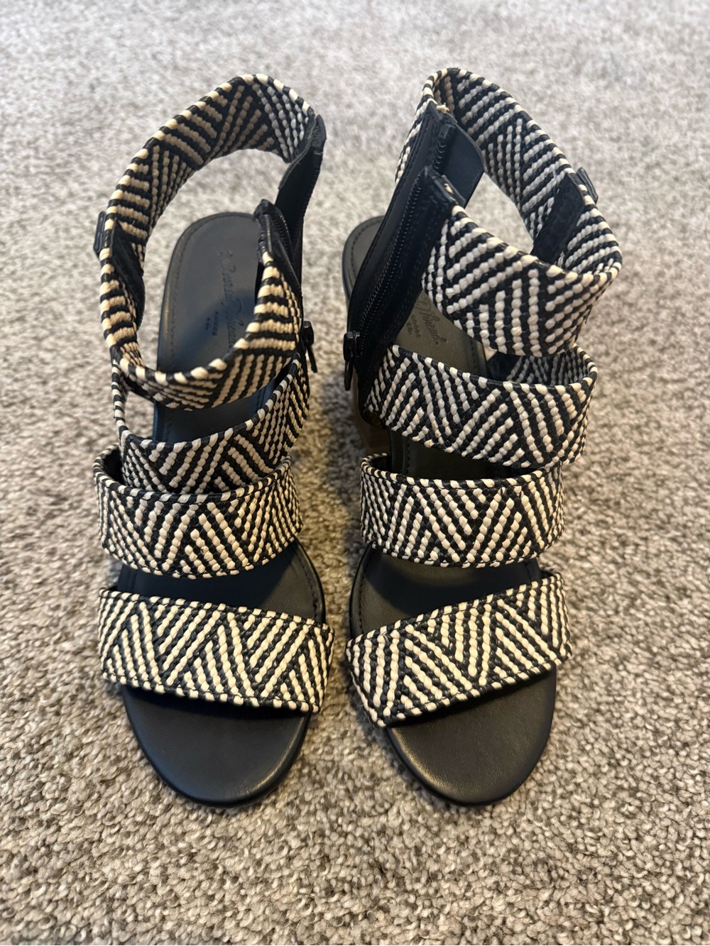 Universal Thread Woven Black & Tan Strappy Women's Sandals
